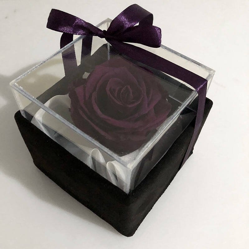 باکس مخمل مشکی رز جاودان بنفش