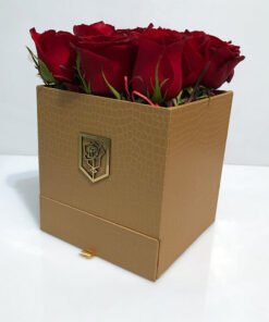 جعبه طلائی گل رز و شکلات