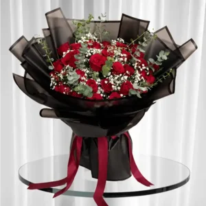 دسته گل رز قرمز و عروس