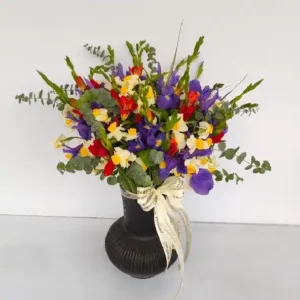 گلدان گل زنبوری و نرگس